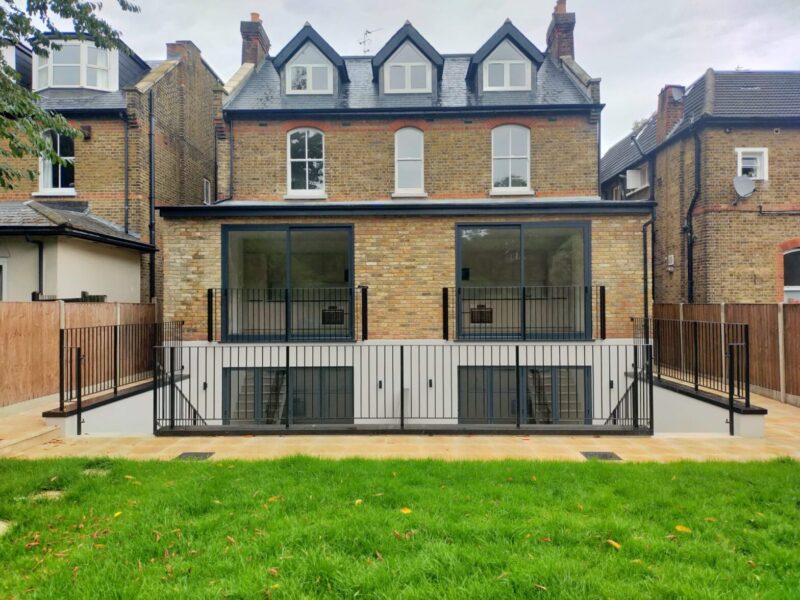 12 Freeland Road